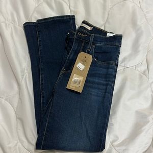Bran new High - rise blue jean